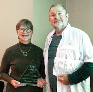 Suzanne Tuttle, winner of the Environmental Educator Award, with GSDFW Director Wendel Withrow. Photo by J.G. Domke.