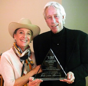 Julie A. Fineman, winner of the Coke Buchanan Volunteer of the Year Award, with J. Lee Glenn. Photo by J.G. Domke.